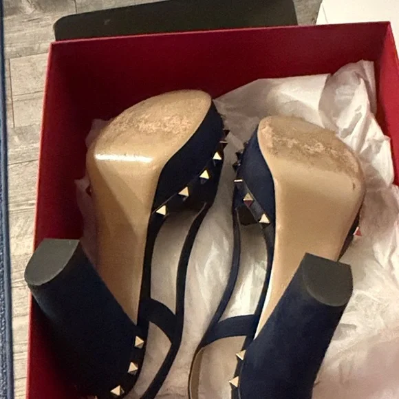 Valentino Garavani Navy Blue Studded Heels - Picture 5 of 7